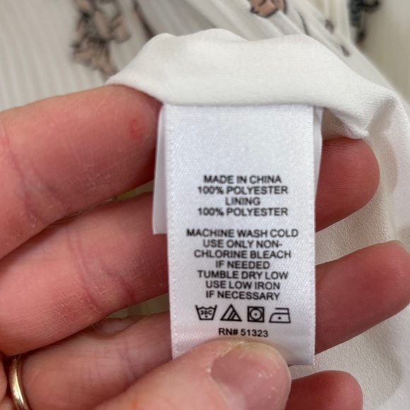 Floral Pleated Blouse - white floral - Picture 5 of 5